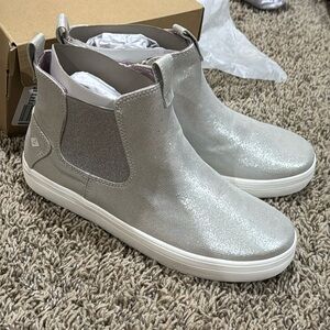 Sperry metallic sneaker bootie crest mid champagne size 5 NWT.